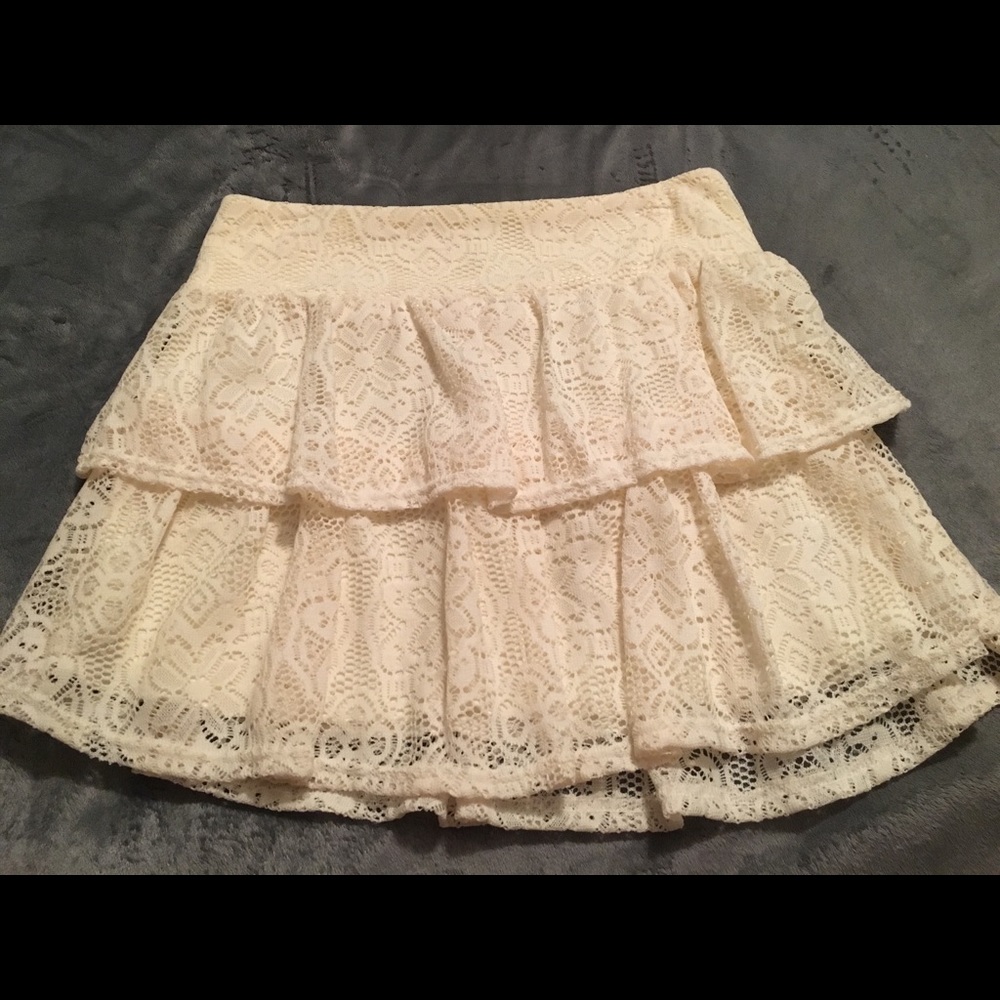Ivory lace layered skirt- Lg